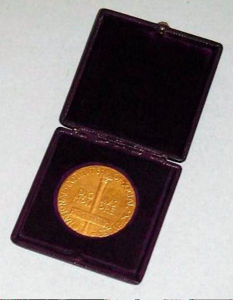 Grace Abbott medal (10046-7)