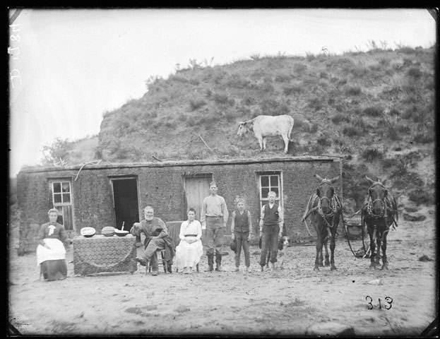 Sylvester Rawding sod house, north of Sargent, Custer County, Nebraska, 1886 [RG2608.PH1784]