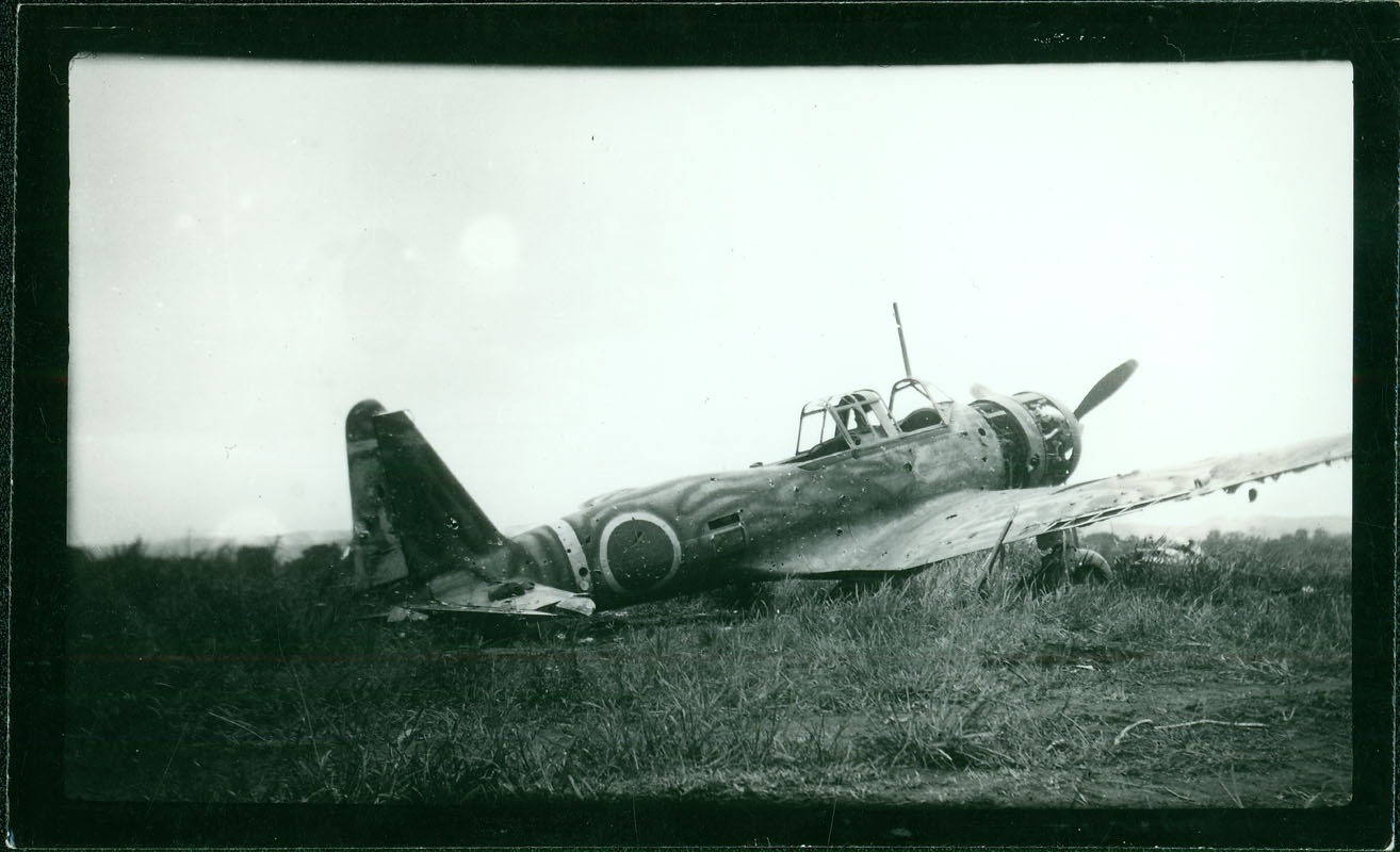 Wrecked Japanese plane [RG5841-8-6]