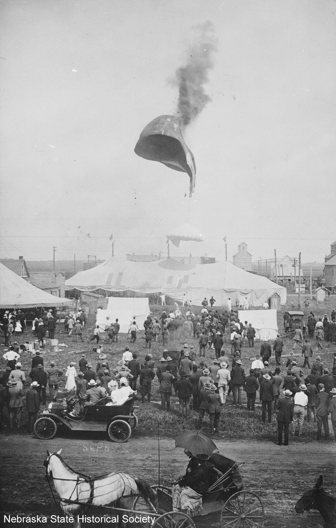 Balloon ascension in Polk, NE, 1910 (RG2407.PH000002-000007)