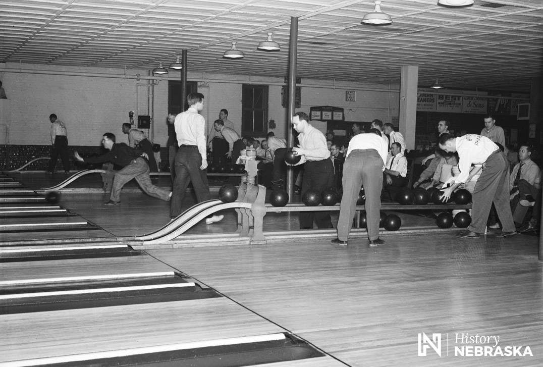 Lincoln Bowling Parlors, 1946 (RG2183.PH1946-218-1)