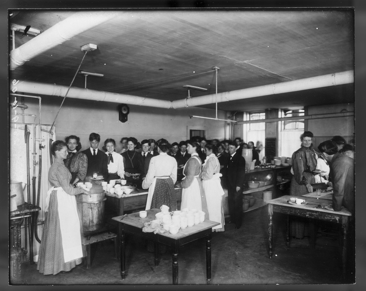 Lunch at Lincoln High 1906