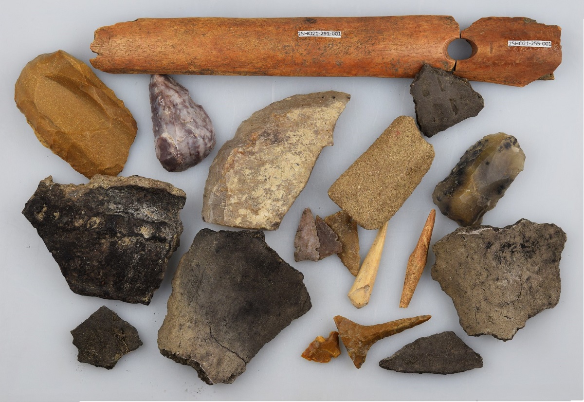 Ndee stone, animal bone, and pottery artifacts.