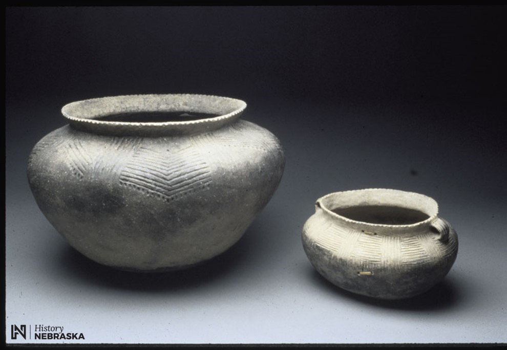 Early Sedentary Siouan (Oneota) ceramic pots found near Rulo.