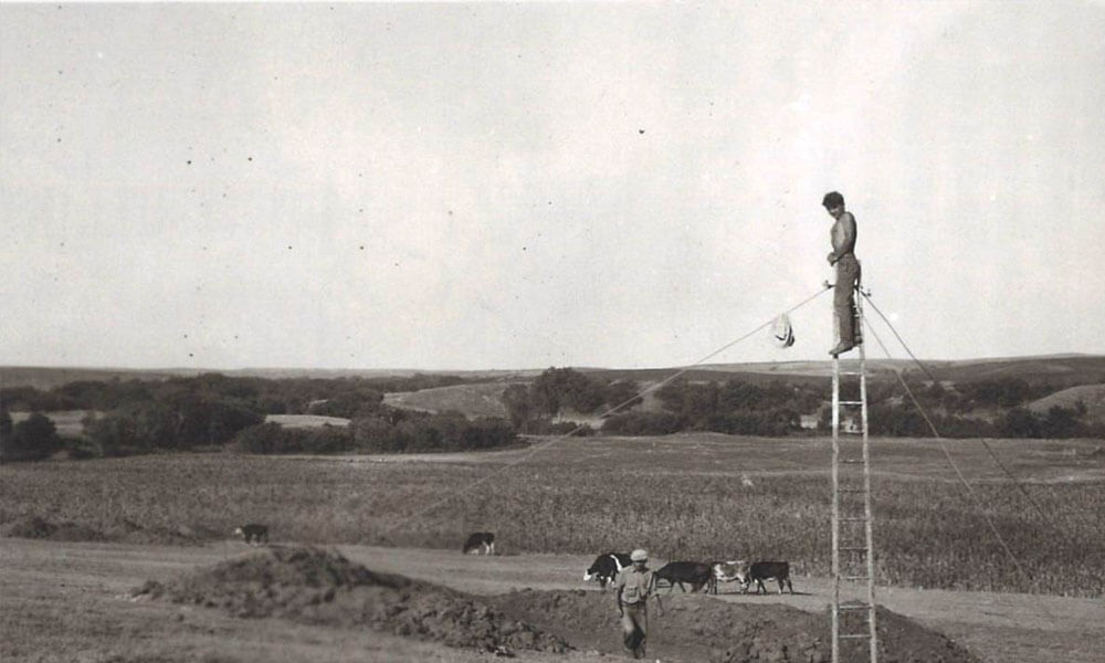 Early "aerial" photography at a Central Plains Tradition village site in Greeley County, 1939 [NSHS 25GY4-39].