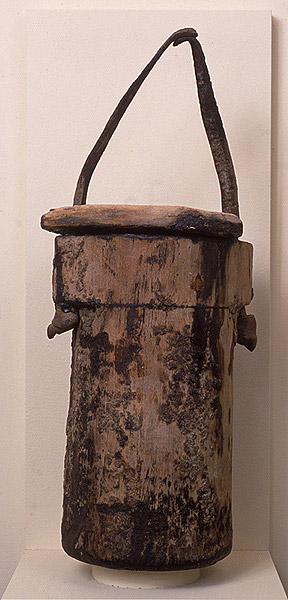 1870s tar bucket