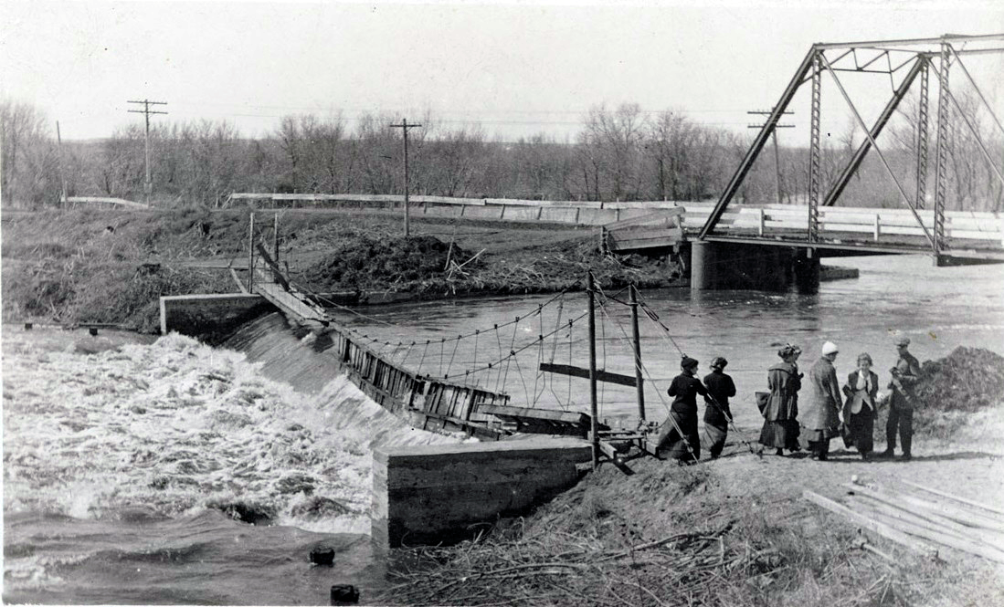 Neligh Mill dam during 1914 flood.